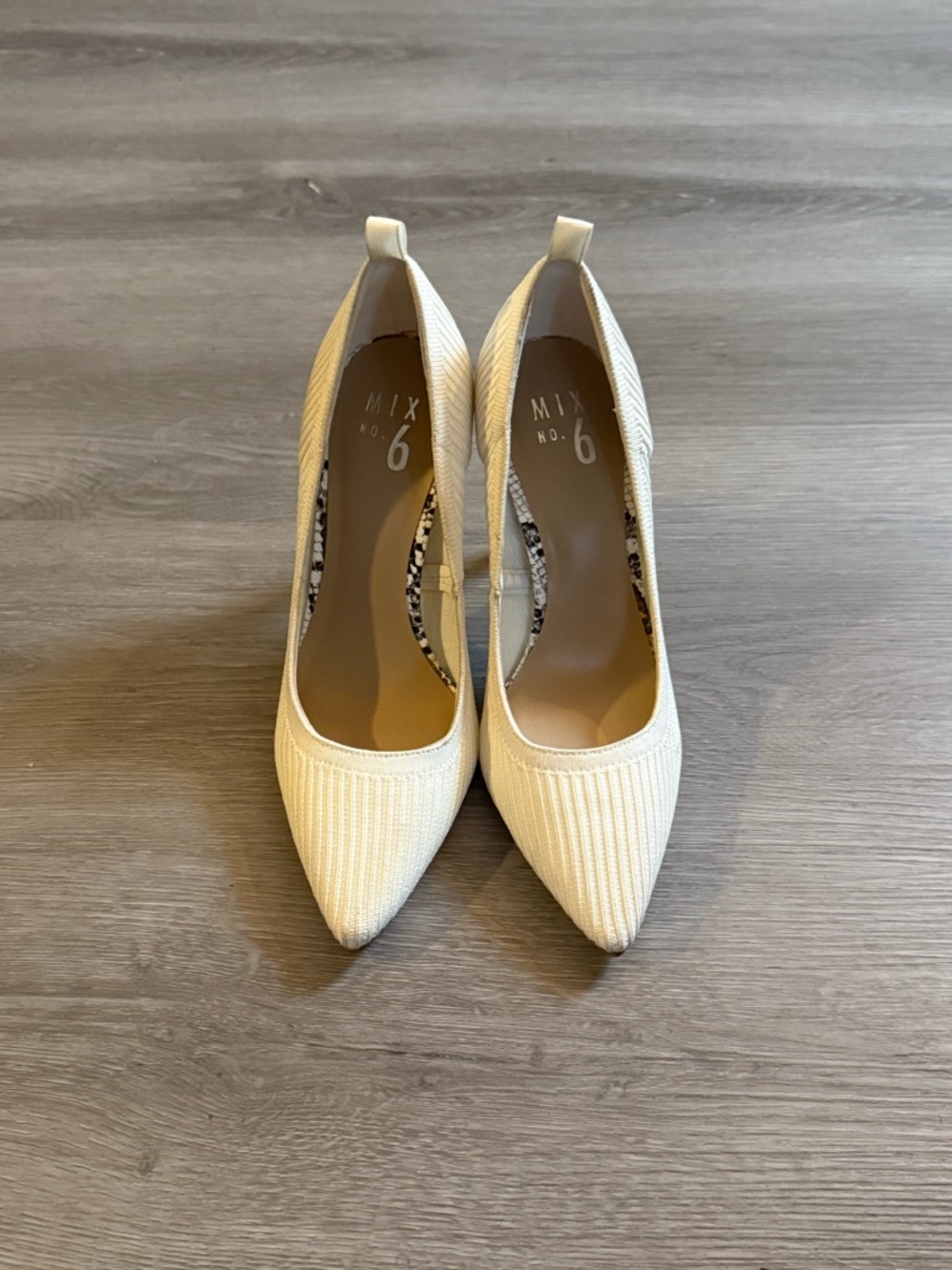 Mix No. 6 Women's Ivory Ribbed Pointed-Toe Pumps